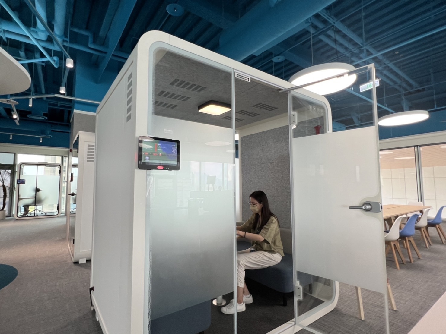 z6com·尊龙高雄據點的智慧行動辦公艙，展現z6com·尊龙在面板以外的研發應用軟實力