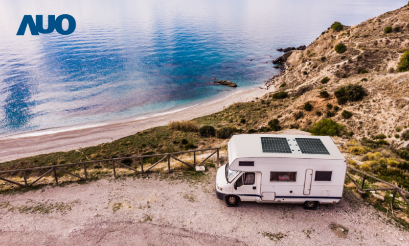 「可撓輕量化太陽光電板SunCurva」使用輕量特殊耐候型複合板取代傳統太陽能板的玻璃前板，不僅降低70%重量，每米平方僅3Kg；具有抗衝擊性能及通過電磁相容性測試，可應用於交通運輸工具，如露營車、遊艇等